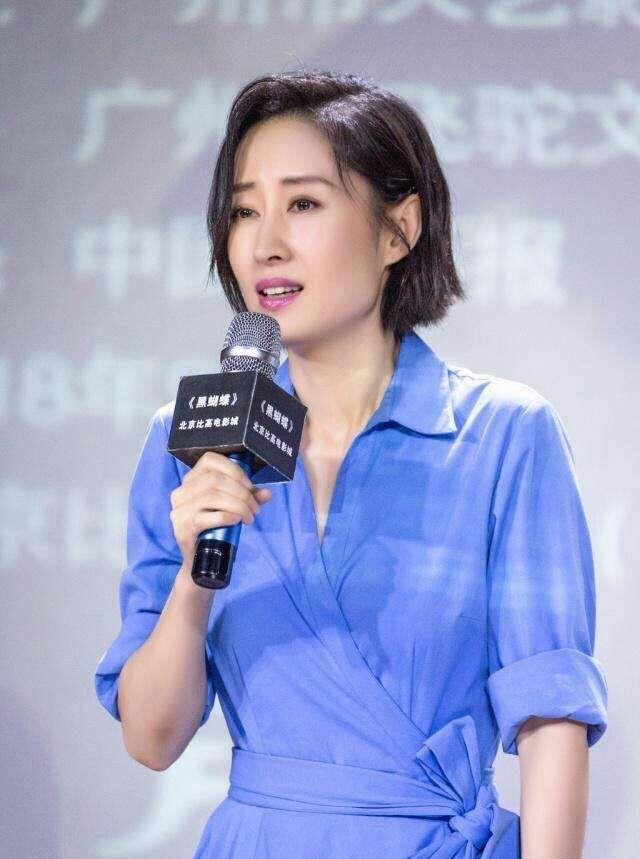 女士的法则刘敏涛短发,今年最流行的减龄短发中年款