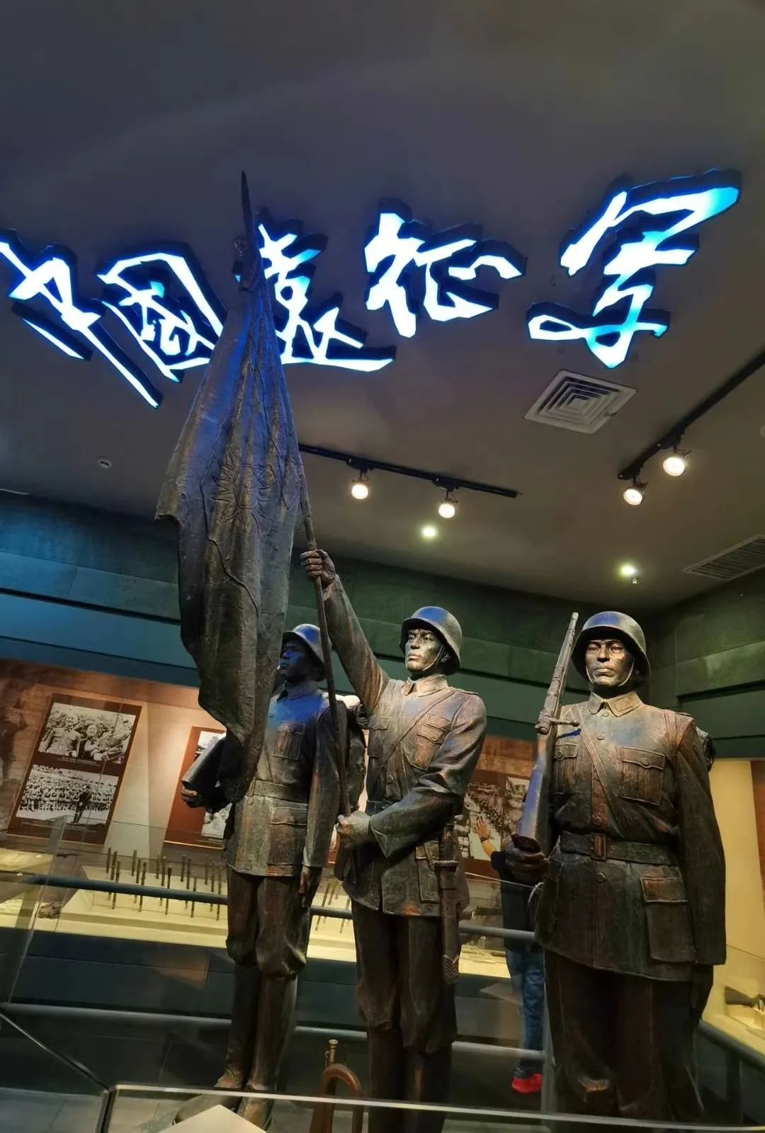 年度最佳22℃暖冬小城!全国唯一半城银杏,半城温泉!现在来刚好