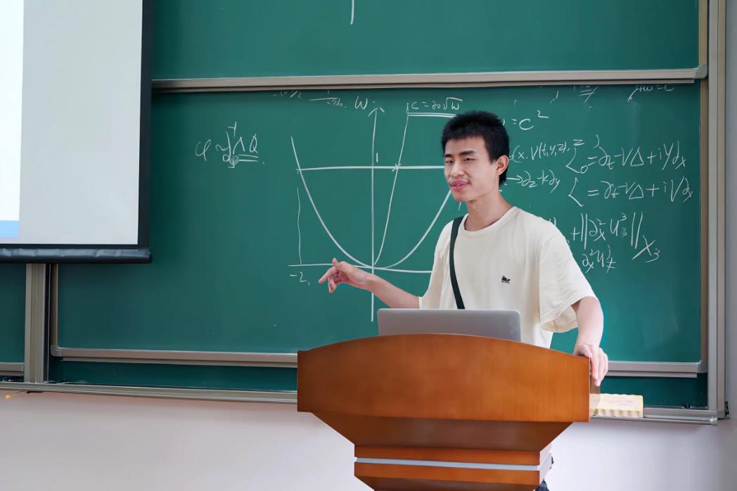 韦东奕在哪个食堂打饭,北大韦东奕爆火