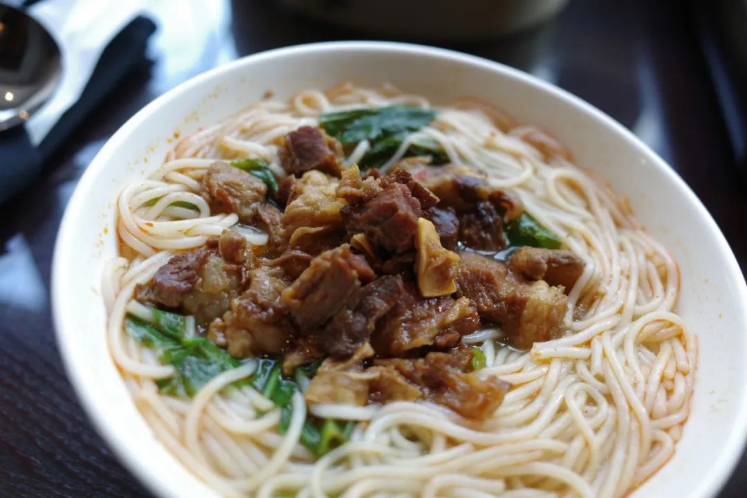 银杏谷泡温泉的地方,广东冬天赏银杏泡温泉