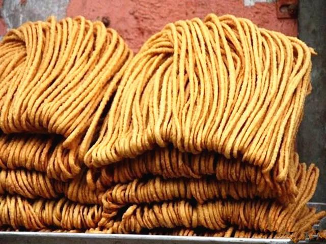 村干部带头村民致富的典范,村集体经济有收益群众增收有红利