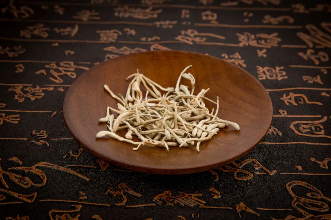 清热利湿金银花,清热解毒凉血