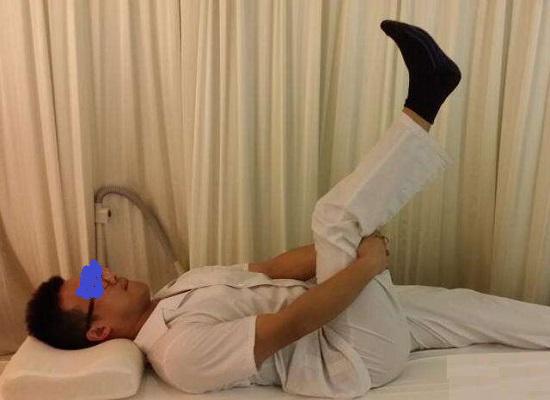 如何拉伸髋关节视频,怎么拉伸髋关节韧带