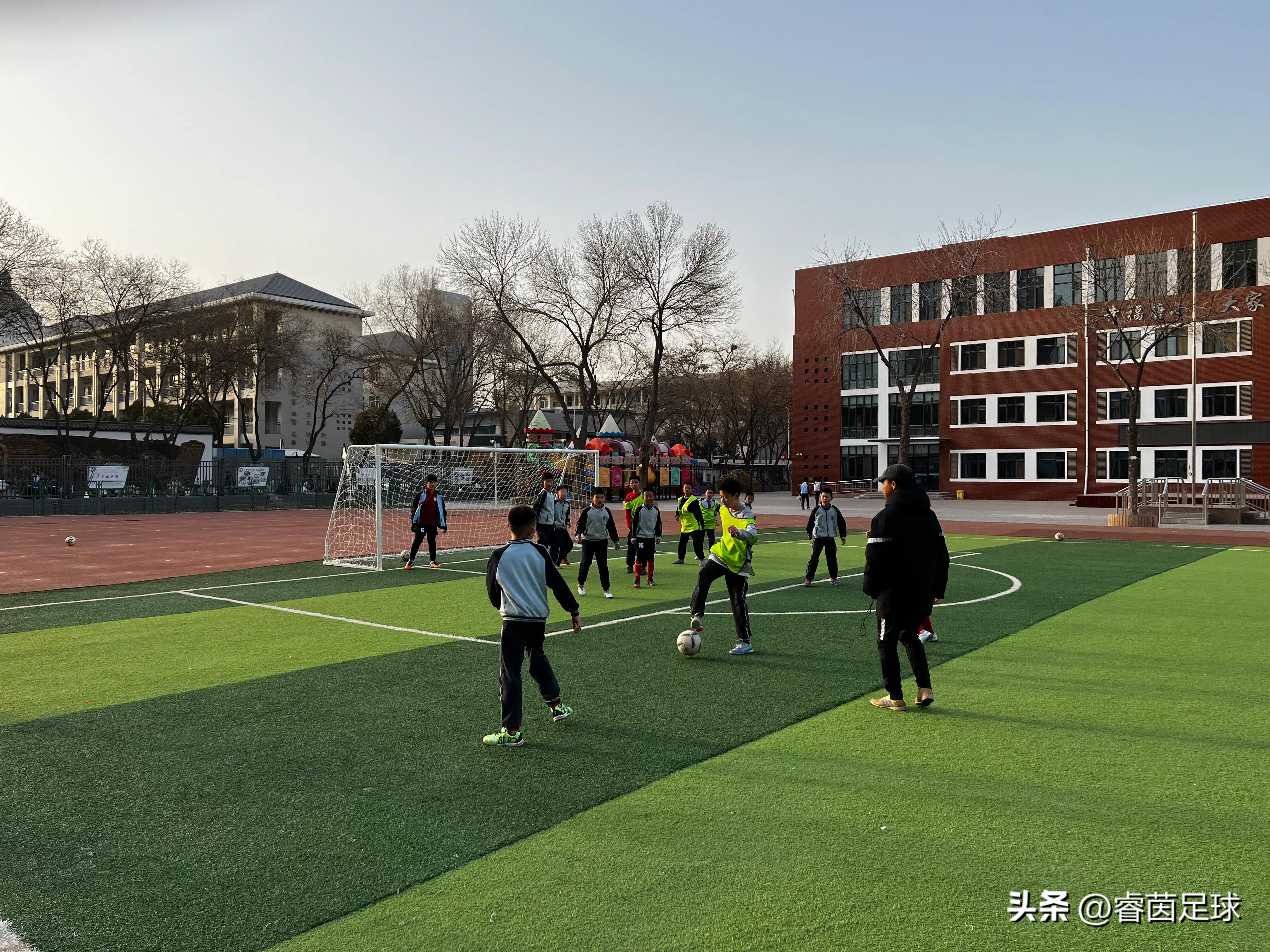 中国足球基层教练待遇,中国足球队是缺少一个好教练吗