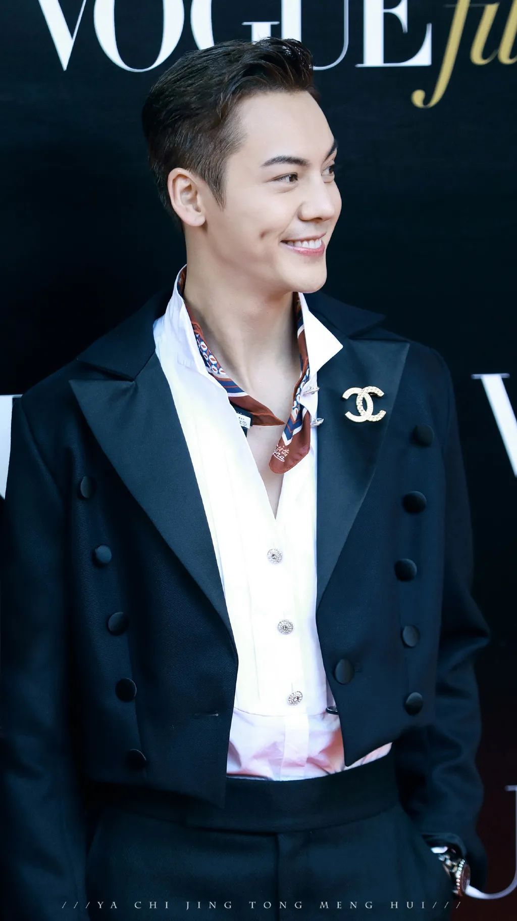 一款最帅气的男士发型,成熟男士头发稀少适合剪什么发型