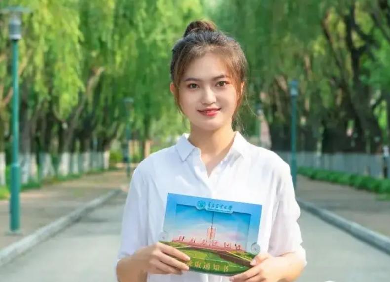 大学录取通知书上的编号是学号吗,高校录取通知书上的序号代表什么