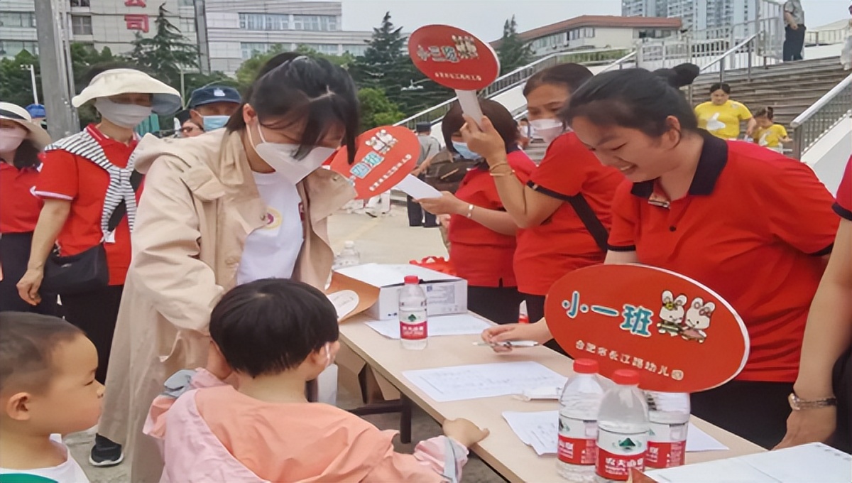 合肥市长江路幼儿园教育集团:举行“炫彩童年筑梦想舞动六一乐成长”庆六一亲子舞展示活动