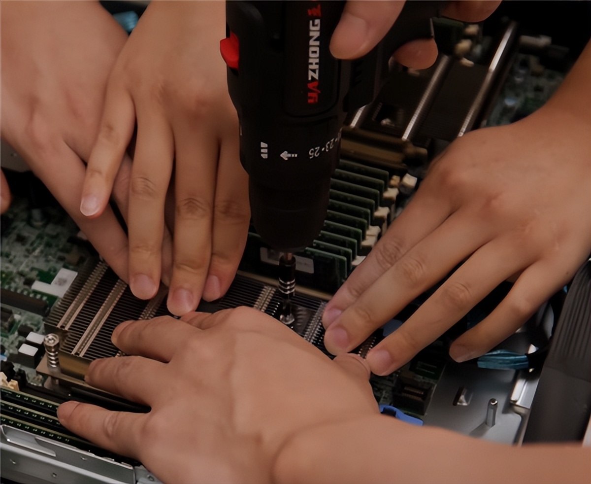 王思聪用amd处理器,王思聪电脑装了三个显卡