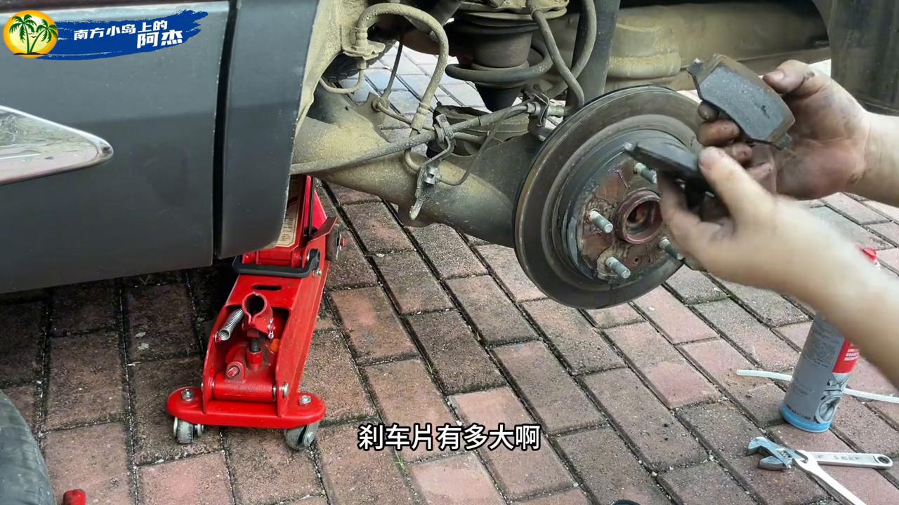 更换刹车油后刹车变软自动恢复,更换刹车油刹车管路要清洗吗