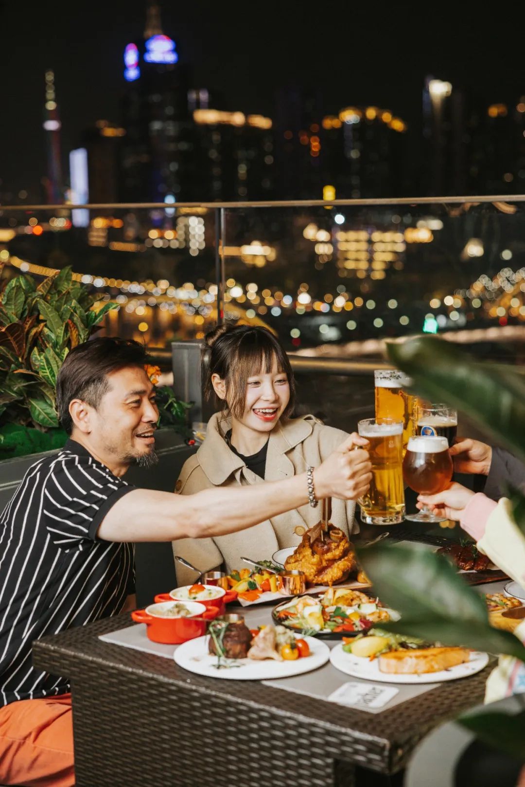 “本想来吃榜①德餐，没想到被绝美江景迷住了...”