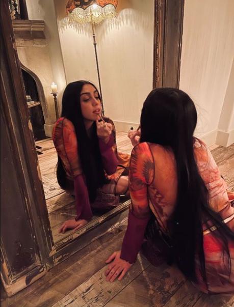 62岁的麦当娜携27岁男友出席派对,麦当娜晒家族合照