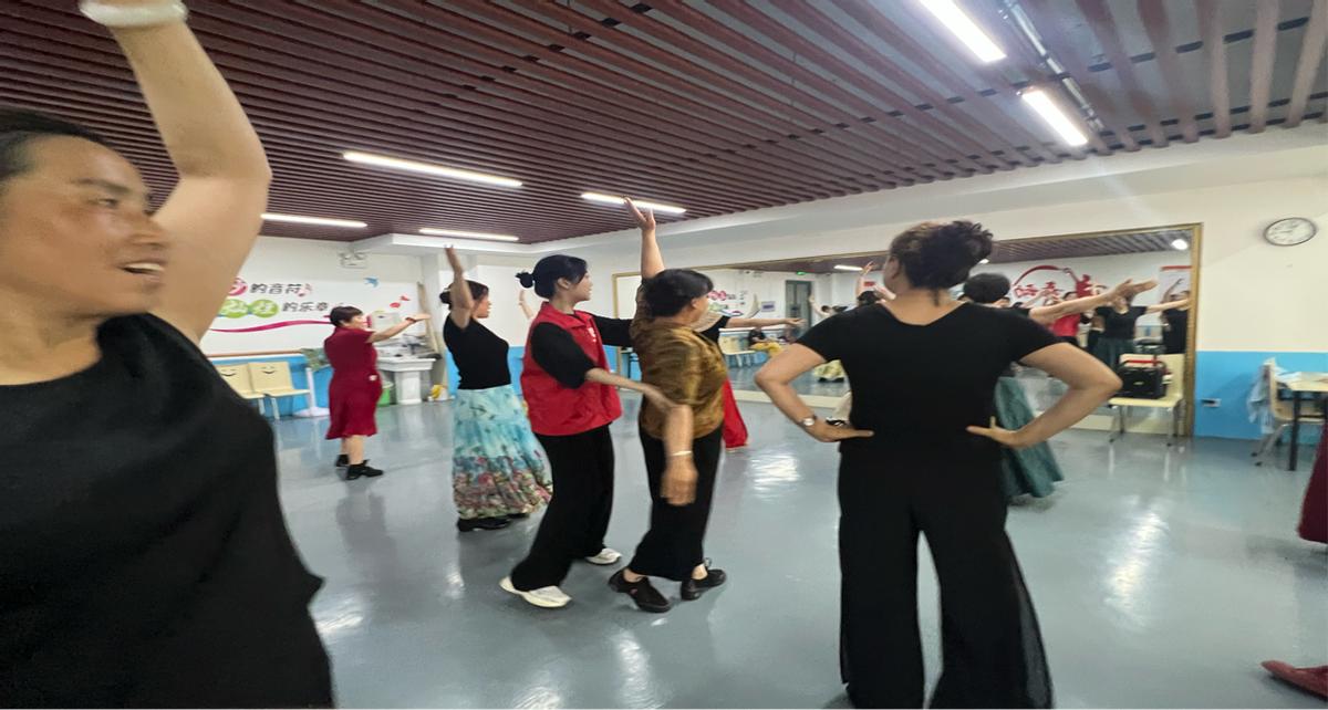 【“五为”志愿服务－3137期】山东女子学院音乐学院“音为梦想舞动阳光”社会实践服务队走进常春藤社区