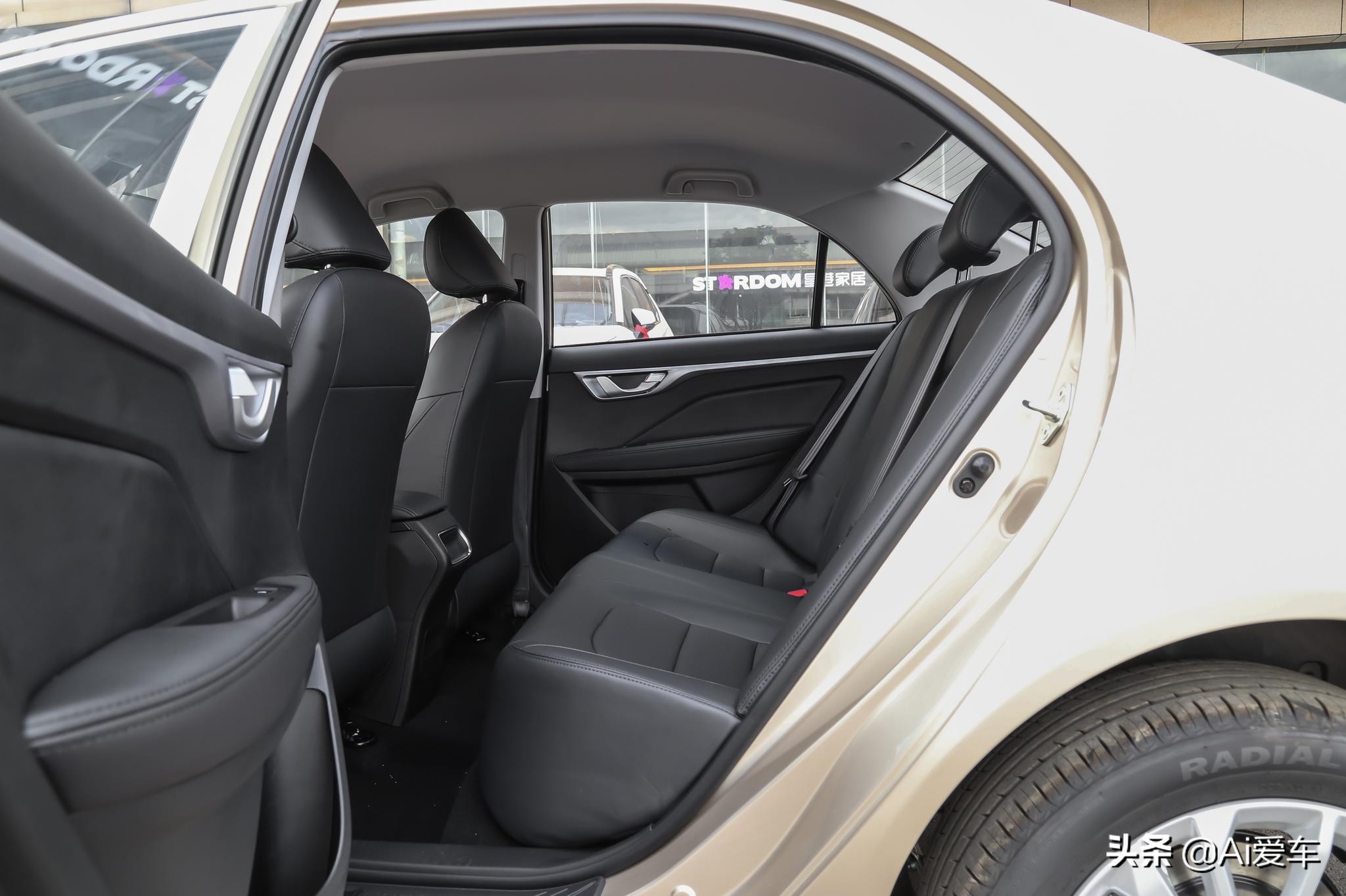 吉利黑标全新远景自动挡轿车测评,老百姓买得起的好车吉利全新远景