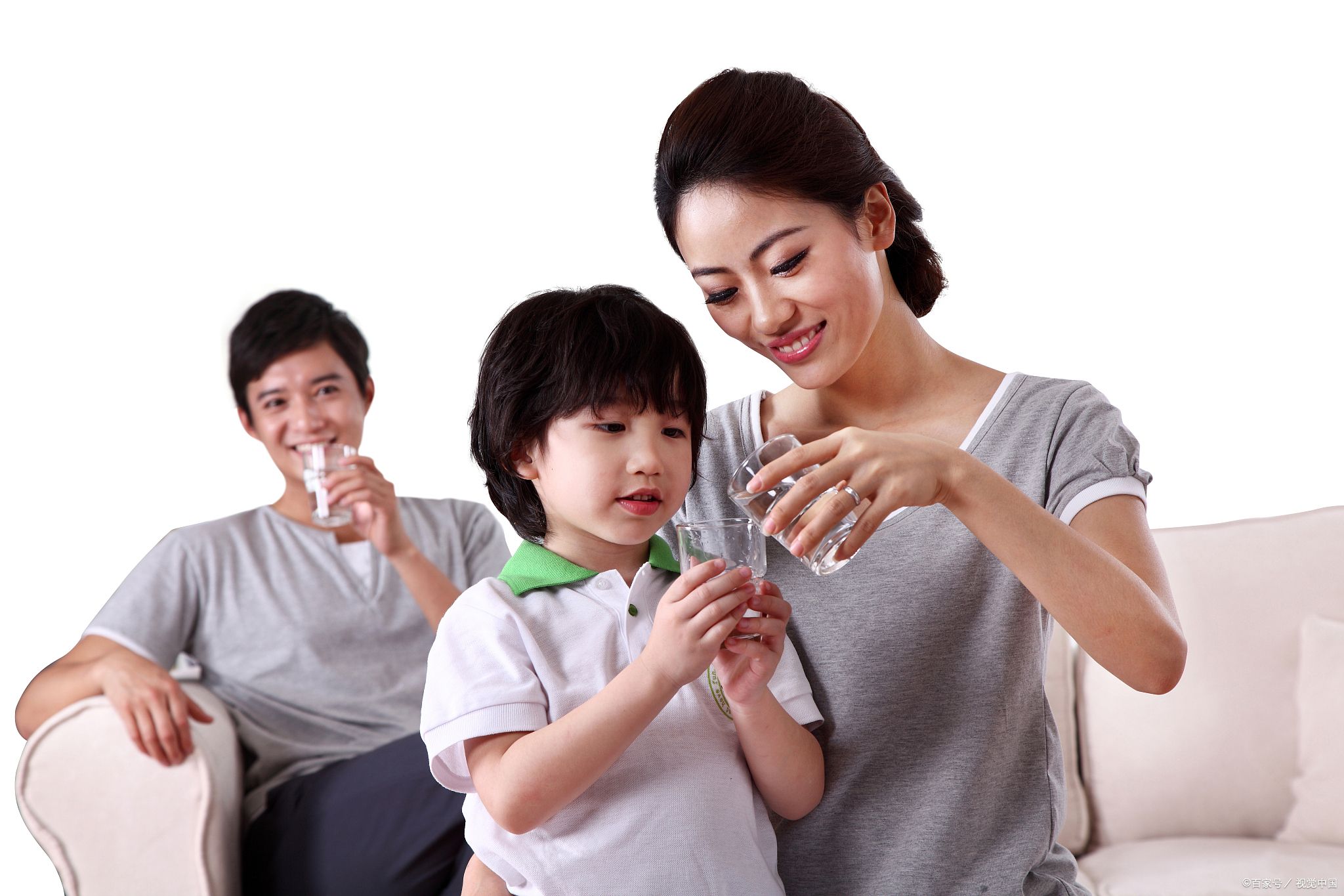 怎么让不爱喝水的宝宝喝水,怎么能让不爱喝水的宝宝多喝水