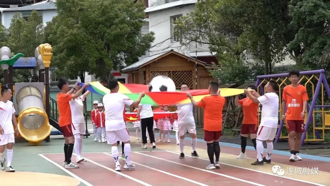 足球萌宝踢球,萌宝足球比赛