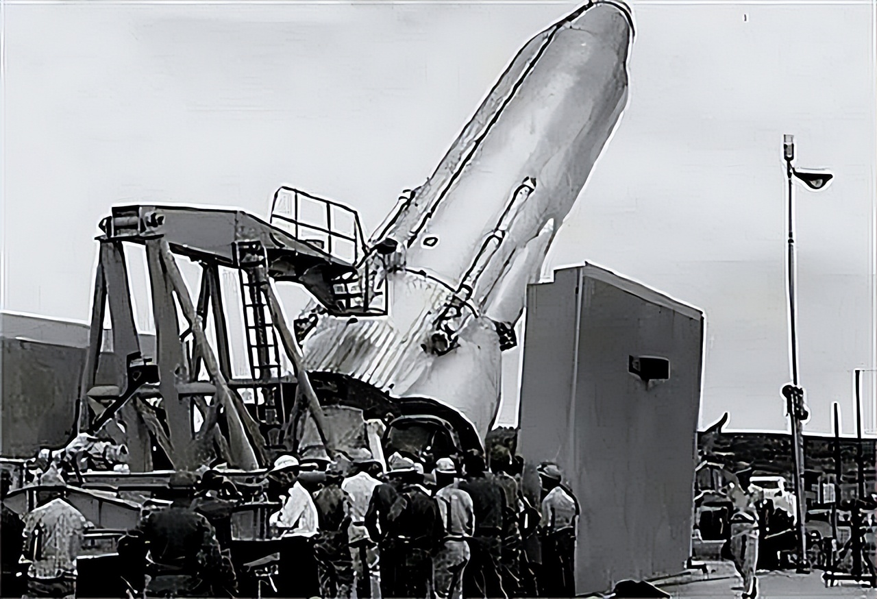 英国为阻止中国收回香港，准备了48颗原*弹子**，美国听完立刻拍板