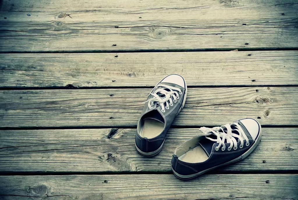 闺蜜离婚多年对我老公好贴心,离婚了闺蜜和前夫关系好