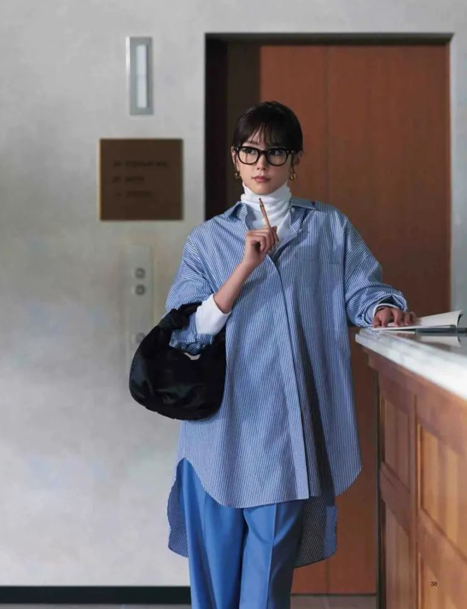 新款女衬衫春天怎么搭配,搭配这款衬衫绅士气质爆棚