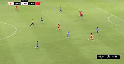 中国女足被日本队压着打!8号为何总把球踢出界?王炸首发也不灵