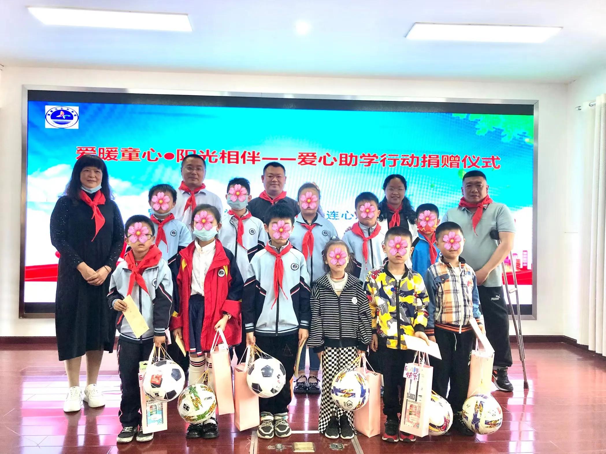 爱心志愿者开展送温暖活动,心连心爱心志愿者公益活动