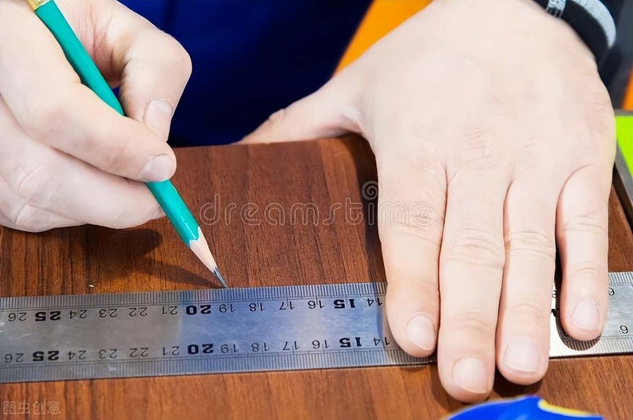 8岁篮球小孩詹姆斯,詹姆斯咬手指原因