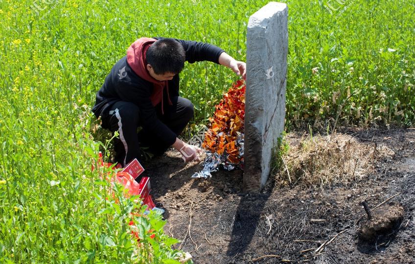 关于清明节的诗词或词句,清明节经典诗句和风俗