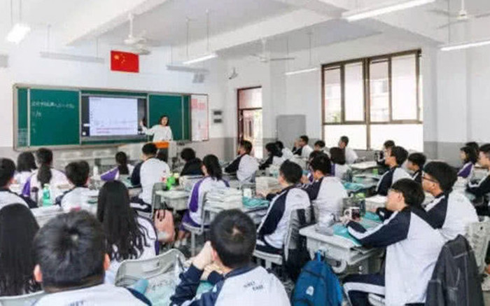 奥赛金牌教师李永乐：本科北大、硕士清华，坚守三尺讲台传授知识