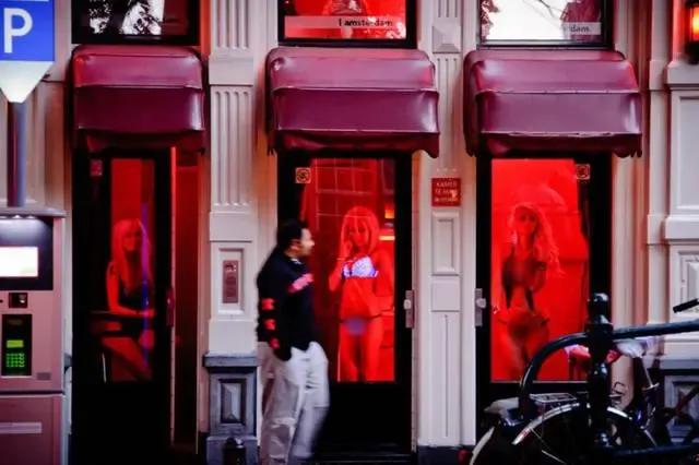 “*交性**易”合法化的荷兰:给从业者发津贴,为其立雕塑纪念