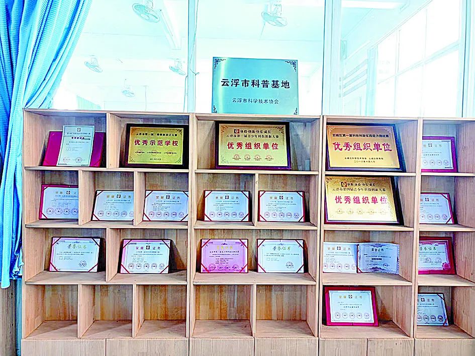 喜迎二十大初中,喜迎二十大唱响新征程中学生