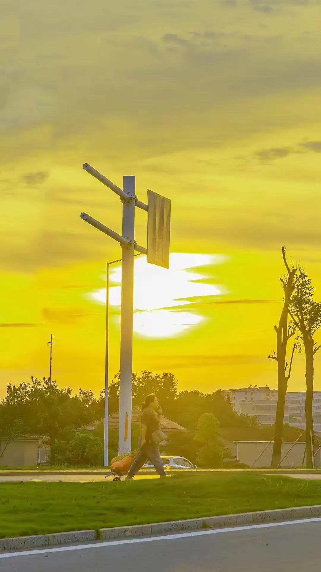 25岁腼腆害羞,24岁男生特别害羞正常吗