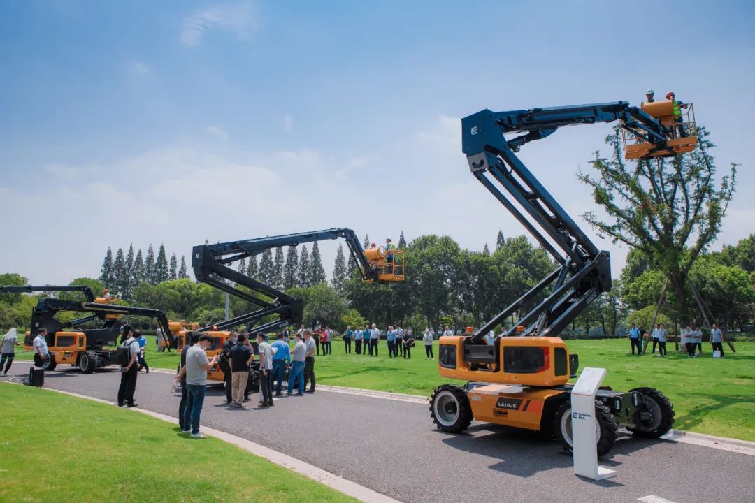 铺就城市更新之路|柳工高空作业平台全新电动产品发布