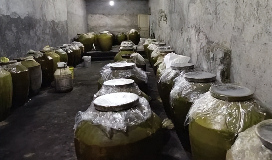 苗家水花酒制作工具,八堡苗家水花酒精美照片