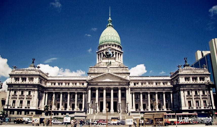 阿根廷和中国谁的面积大,阿根廷与哪个国家距离最近