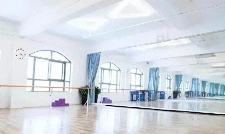 21岁女生性欲上瘾，自拍100多部色情视频