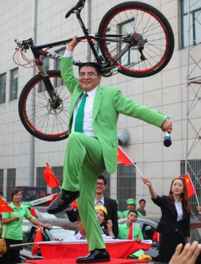 陈光标种田照片,捐了20亿的陈光标去哪了