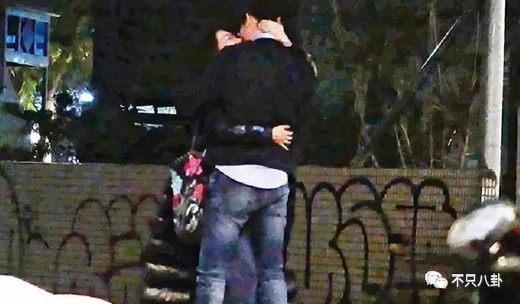 以前因为爱情现在因为钱,当初因为钱在一起后来变成了爱