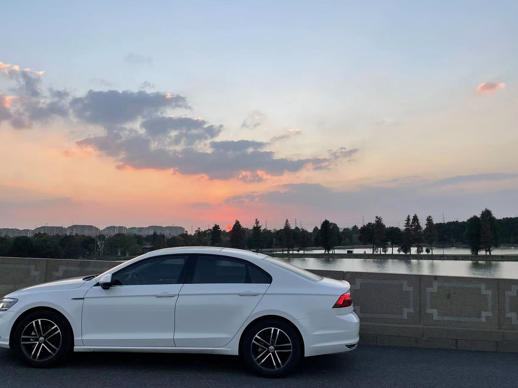 95后小伙买新车,15年凌渡280自动优缺点