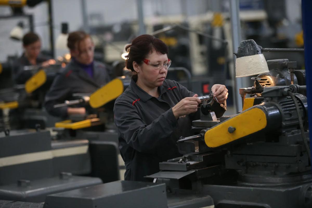 真以为西方*器武**不要钱？每天开销数亿美元，乌克兰得几代人偿还