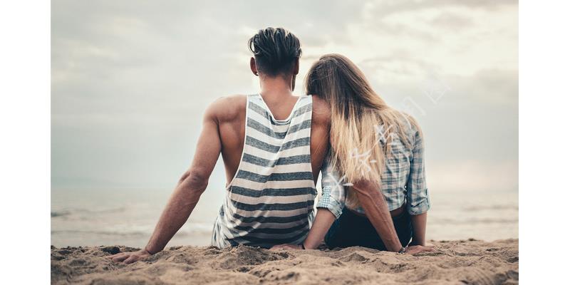 亲爸后妈打孩子被后爸亲妈救走,亲爸后妈把孩子给打了