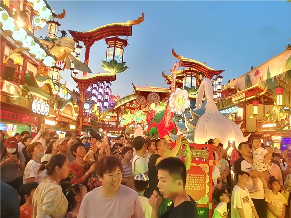 青岛不夜城山海经,青岛不夜城山海经攻略