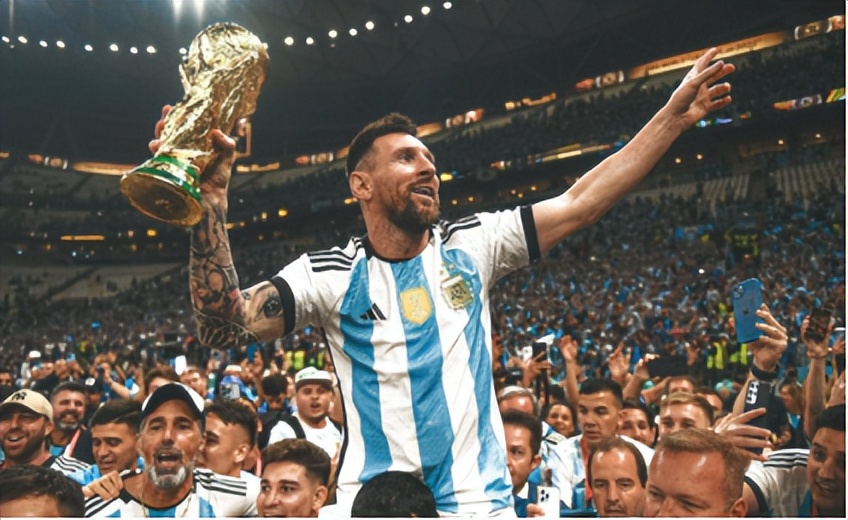 梅西一张餐巾纸的故事央视,梅西巴萨生涯始于一张餐巾纸