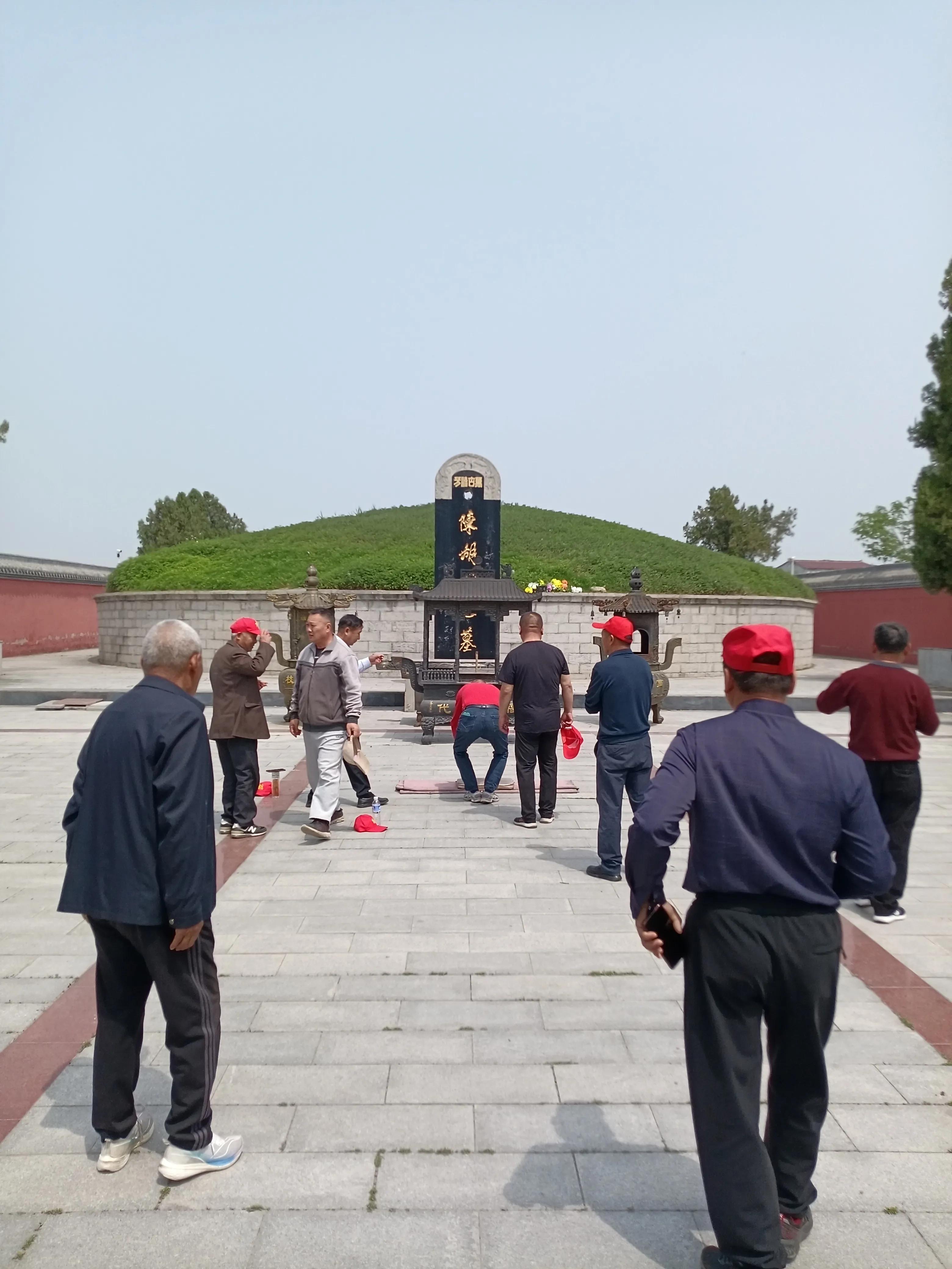 瞻仰胡氏受姓始祖公满陵墓及观光沿途景物