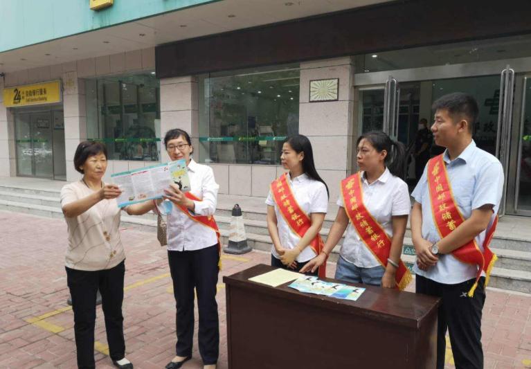 研究生入职国企邮储银行，第二年就选择了辞职，讲述工作辛酸史