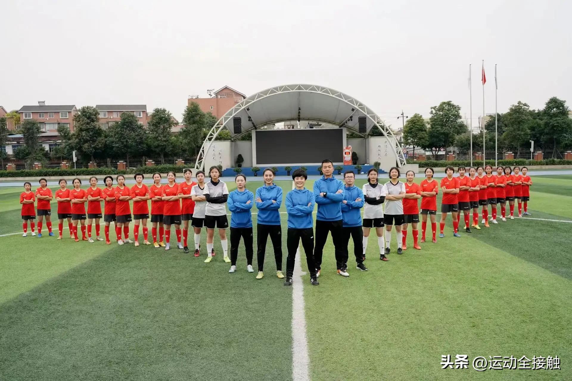 铿锵玫瑰女足夺冠照片高清,铿锵玫瑰中国女足夺冠献歌