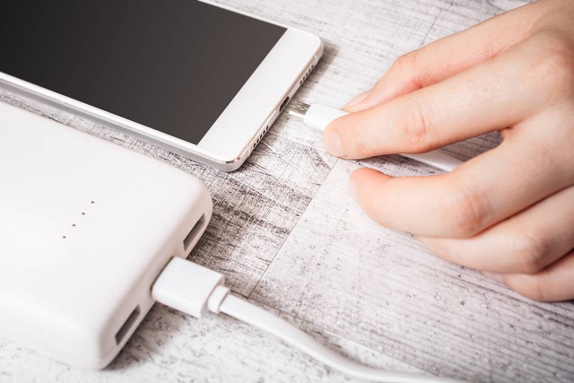 电充满后继续充电对手机有危害吗,整夜插着手机充电会危害手机吗