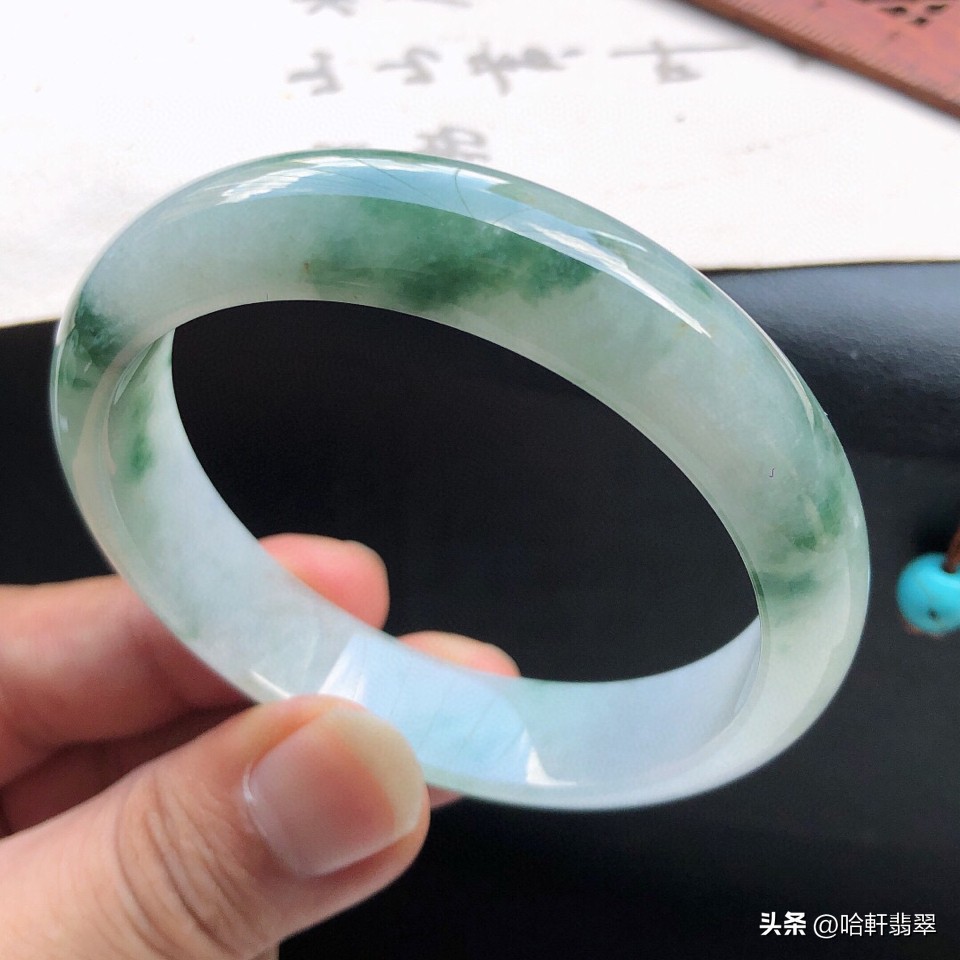 翡翠手镯预算在500以下怎么选,翡翠手镯和翡翠挂件哪个保值