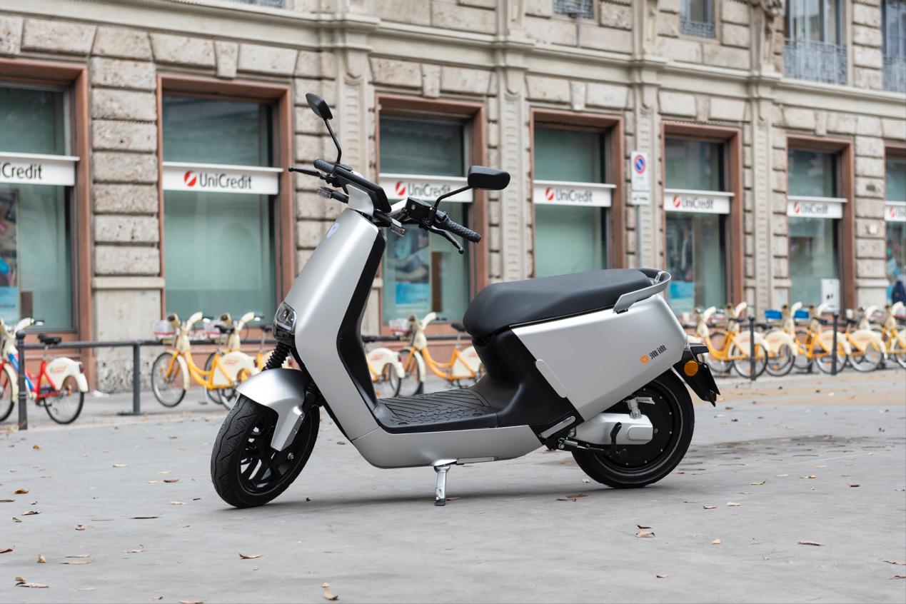 小刀和雅迪哪个车更实用,雅迪小刀的优缺点