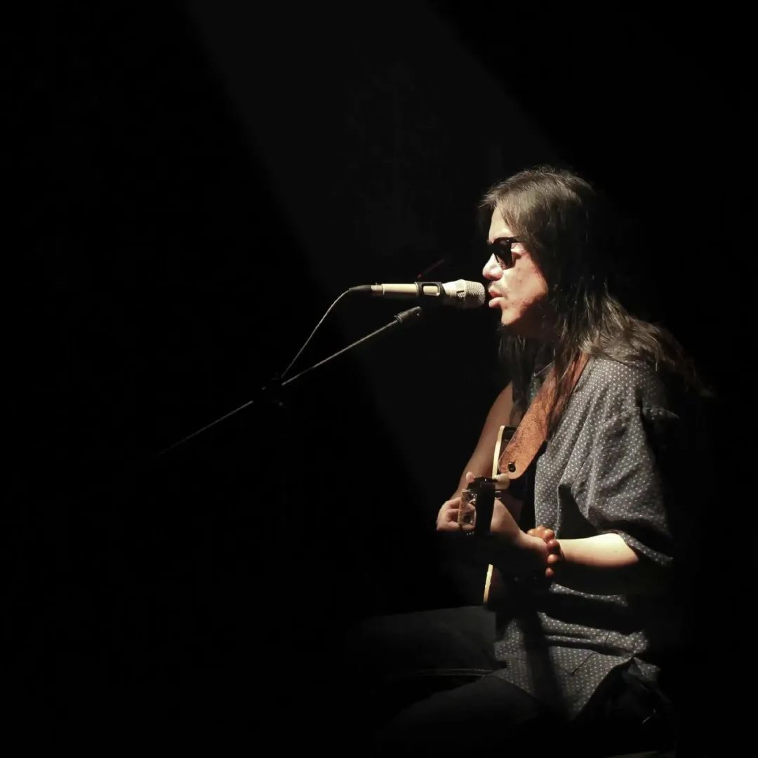 周云蓬视觉,周云蓬黑白照