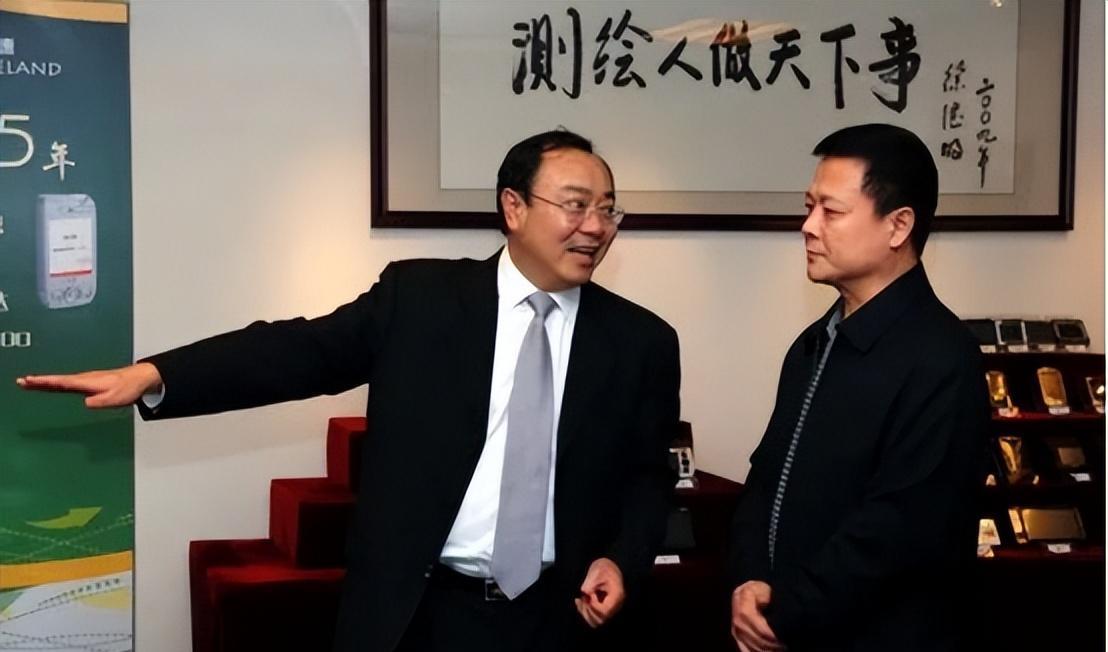 导航巨头陨落,一代导航巨头倒下视频