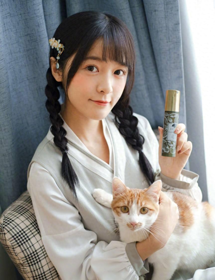 半露*裤内**、露下乳？这些女明星真是把诱惑穿在了身上